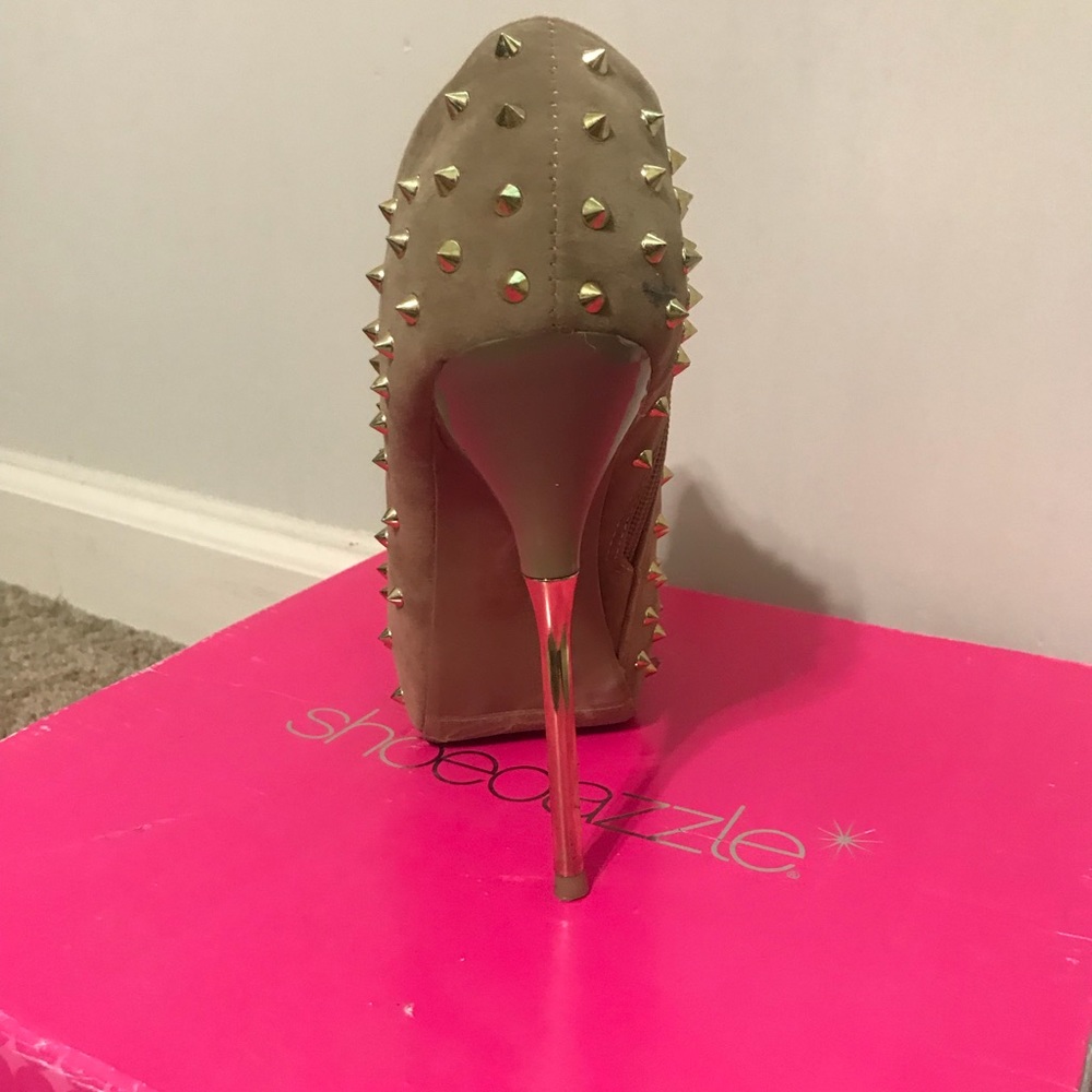 Sassy heels!!😍 Kourtney size 6.5